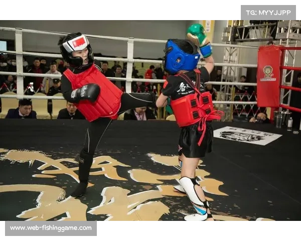 全国青少年自由搏击锦标赛选手展示扎实基本功与顽强拼搏精神的竞技风采