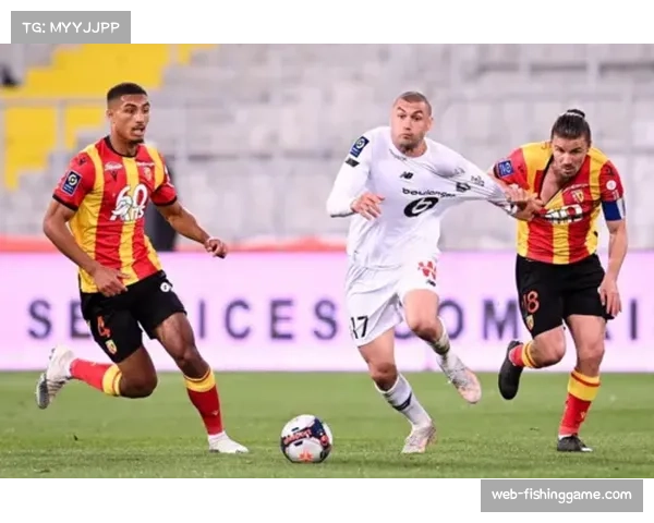 朗斯六连胜登顶暴露巴黎卫冕隐患,萨热战术变革成赛季转折 朗斯六连胜登顶暴露巴黎卫冕隐患,萨热战术变革成赛季转折