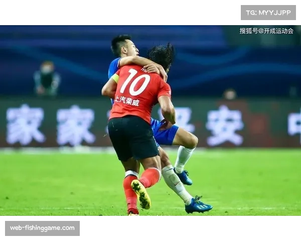 朗斯后卫格拉迪特伤退，年轻小将临危受命