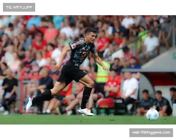 拜仁客场3-2逆转弗赖堡，18岁小将卡尔补时绝杀